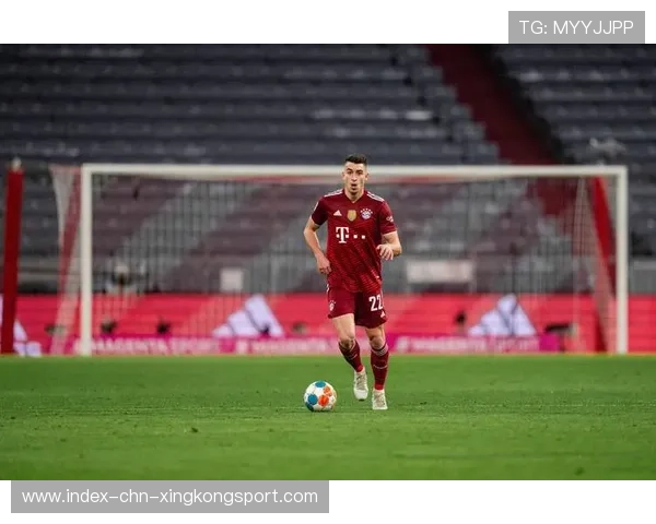 莱万中路急停变速后抽射,拜仁攻势结构清晰