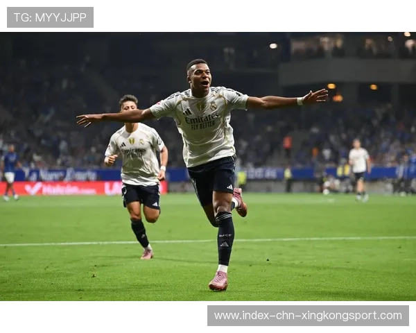 姆巴佩高速接球转身动作利落