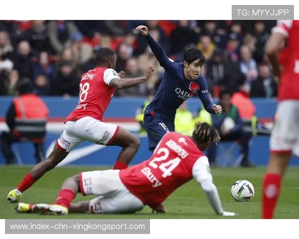 法甲兰斯通过短传组合屡屡打穿对方,节奏持续加快